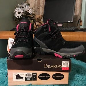 BN Women’s Bearpaw Corsica Black Boots, size 9